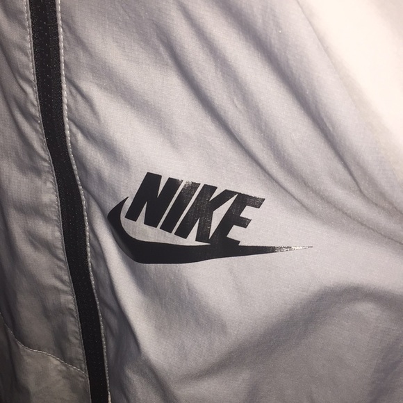 Nike Windrunner full zip jacket - Picture 2 of 3